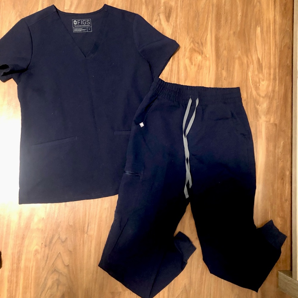 Small navy Figs Jogger Set